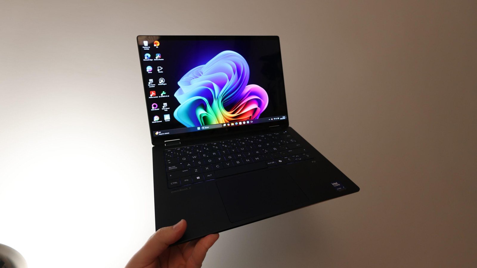 HP OmniBook X 14-fm0016ns: sorprende para bien